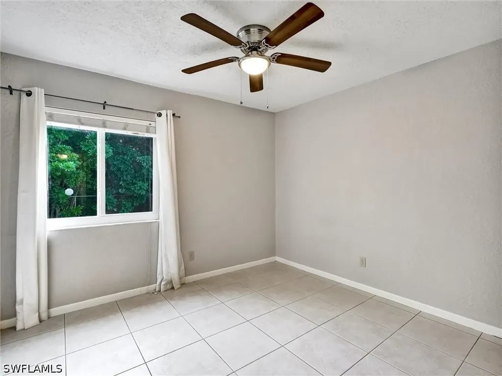 4621 Bayshore Drive Naples FL 34112