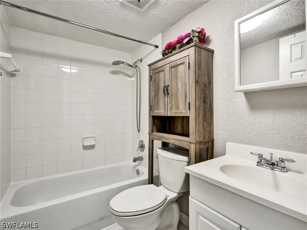 4621 Bayshore Drive Naples FL 34112