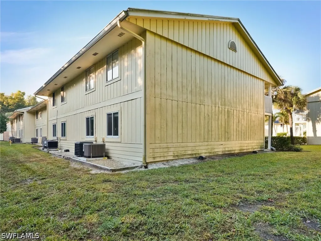 4621 Bayshore Drive Naples FL 34112