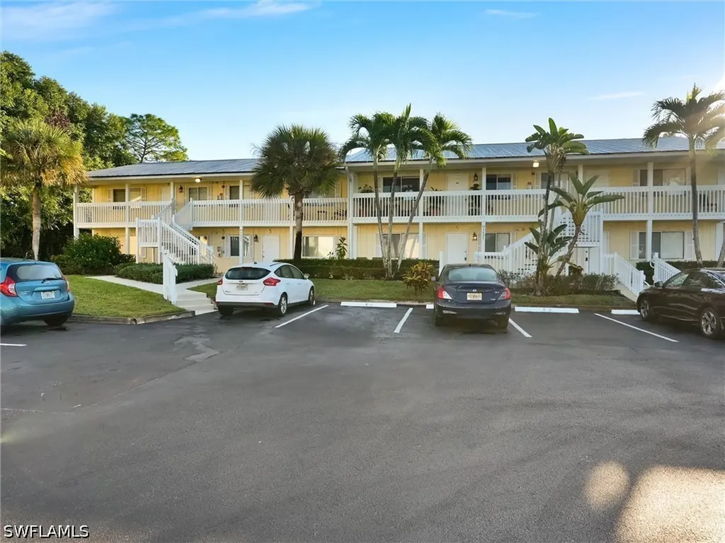 4621 Bayshore Drive Naples FL 34112