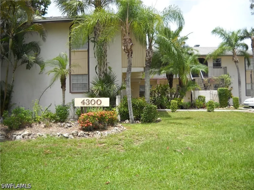 4300 Gulfstream Drive Naples FL 34112