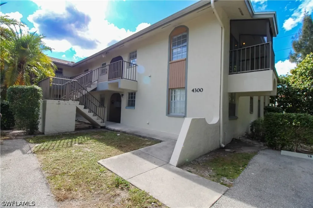 4300 Gulfstream Drive Naples FL 34112