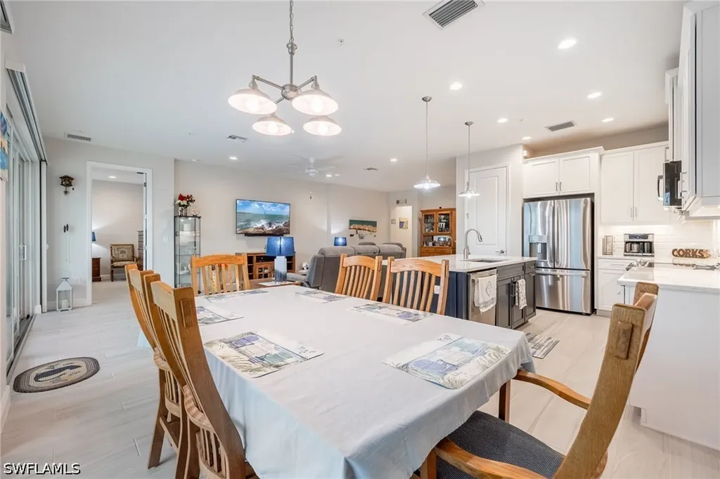 2555 Seychelles Drive Naples FL 34112