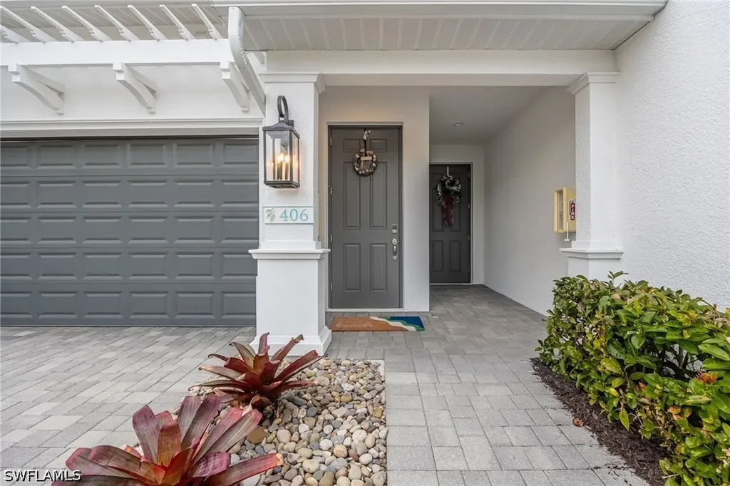2555 Seychelles Drive Naples FL 34112
