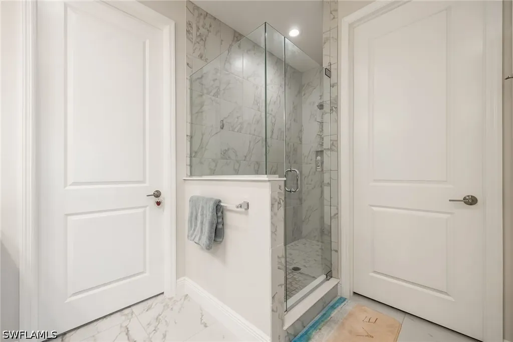 2555 Seychelles Drive Naples FL 34112