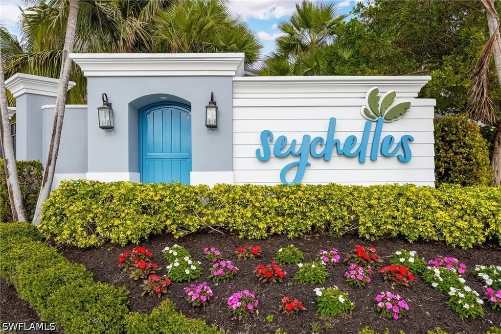 2555 Seychelles Drive Naples FL 34112
