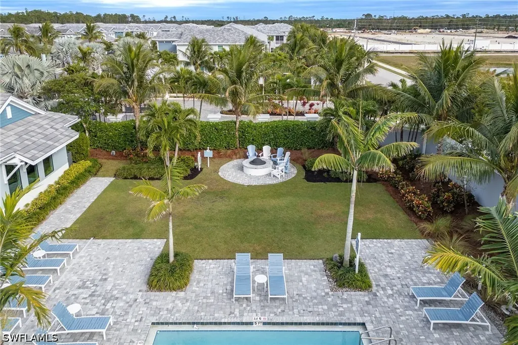 2555 Seychelles Drive Naples FL 34112