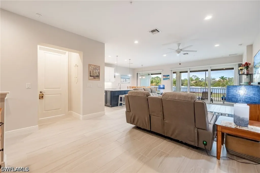 2555 Seychelles Drive Naples FL 34112