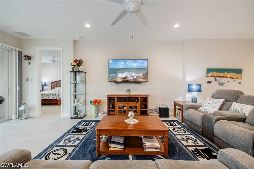2555 Seychelles Drive Naples FL 34112