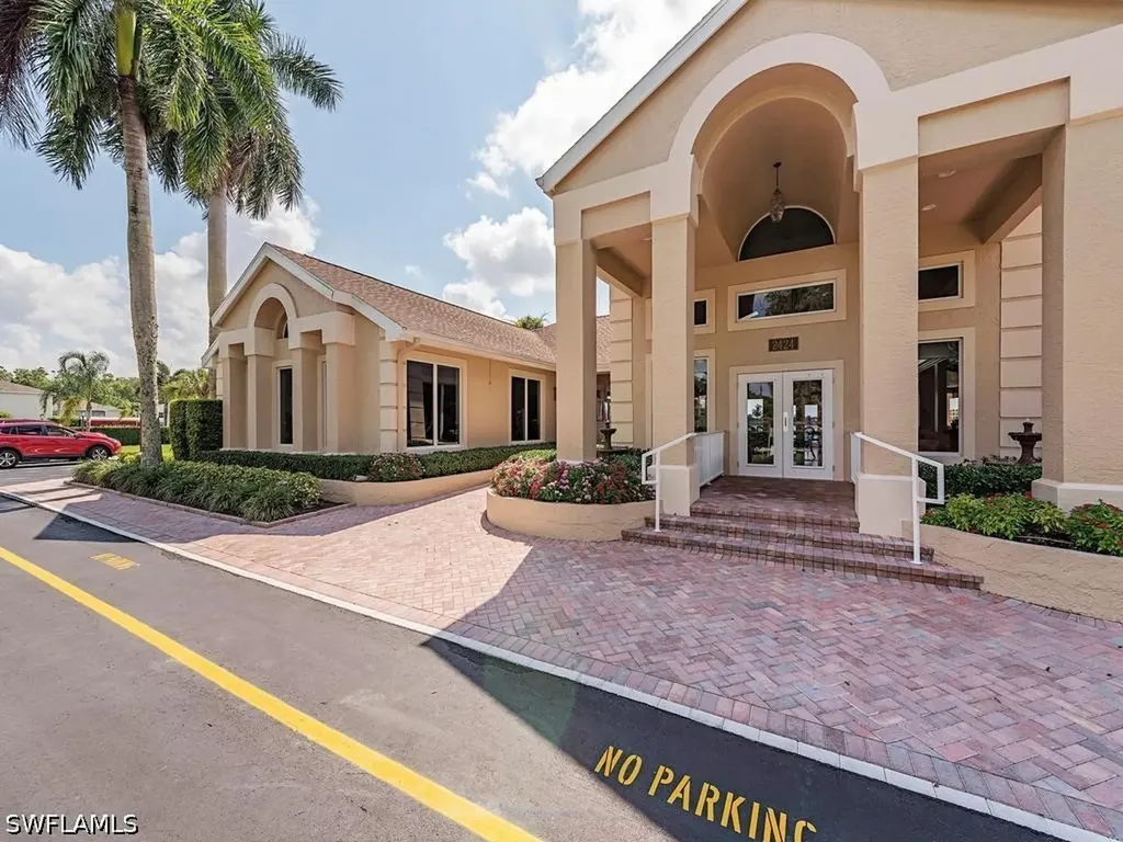 2960 W Crown Pointe Boulevard Naples FL 34112