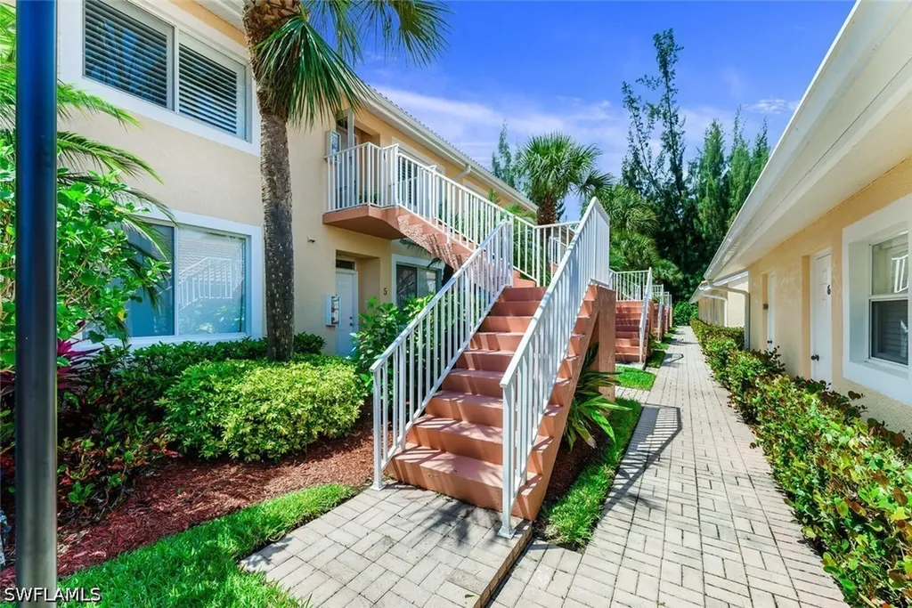 2400 Bayou Lane Naples FL 34112