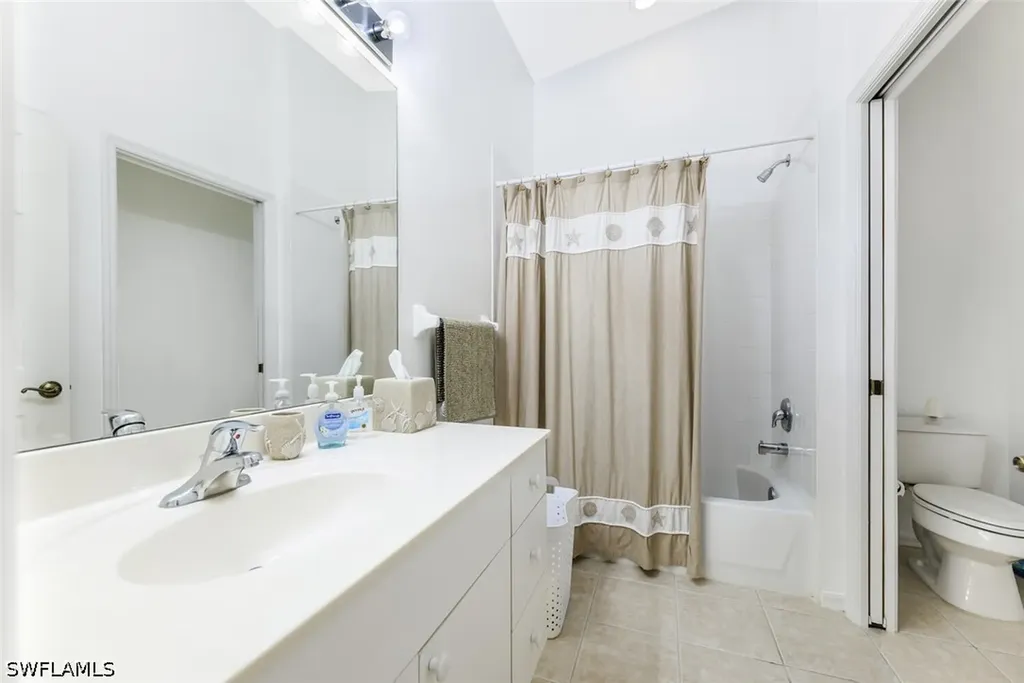 2400 Bayou Lane Naples FL 34112
