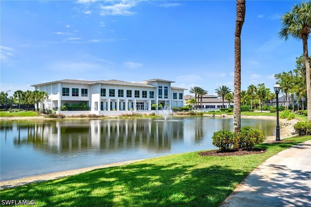 200 Wyndemere Way Naples FL 34105