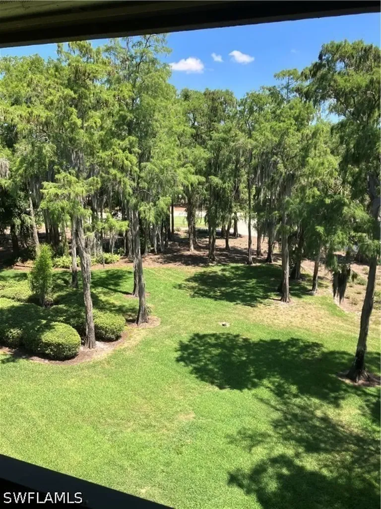 200 Wyndemere Way Naples FL 34105