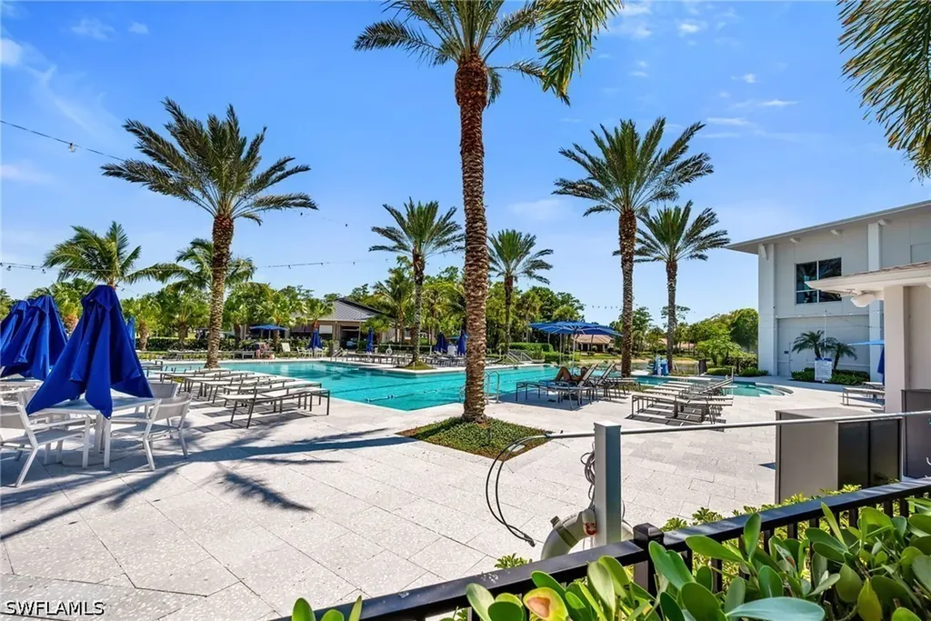 200 Wyndemere Way Naples FL 34105