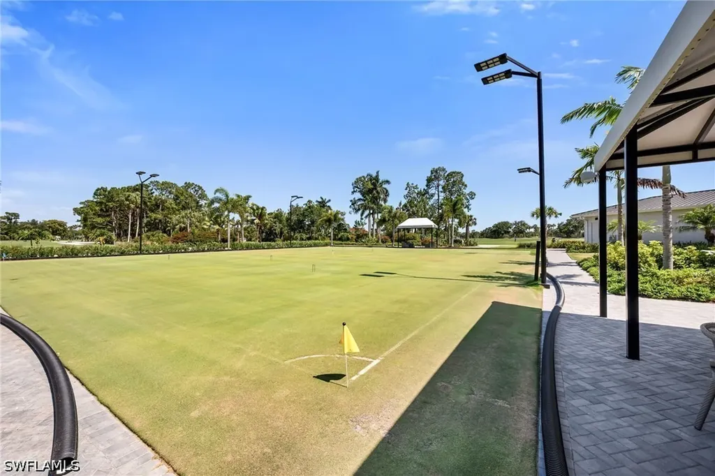 200 Wyndemere Way Naples FL 34105