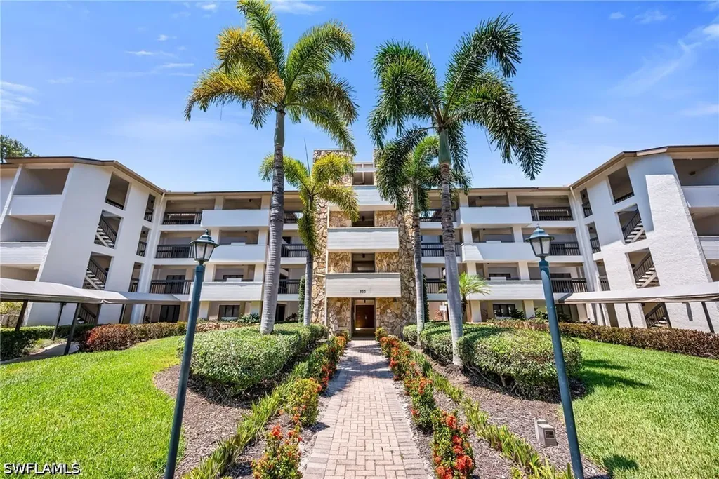 200 Wyndemere Way Naples FL 34105