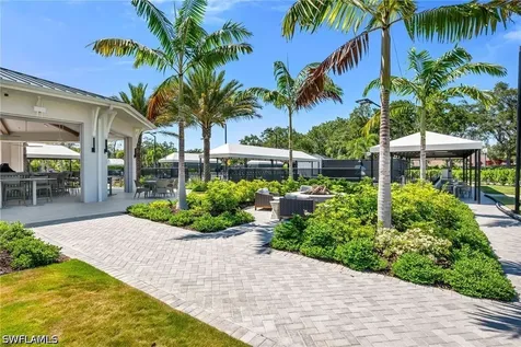200 Wyndemere Way Naples FL 34105