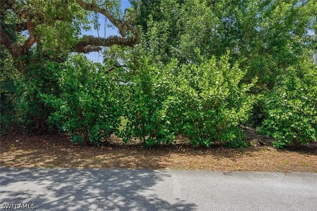 375 Gumbo Limbo Lane Marco Island FL 34145