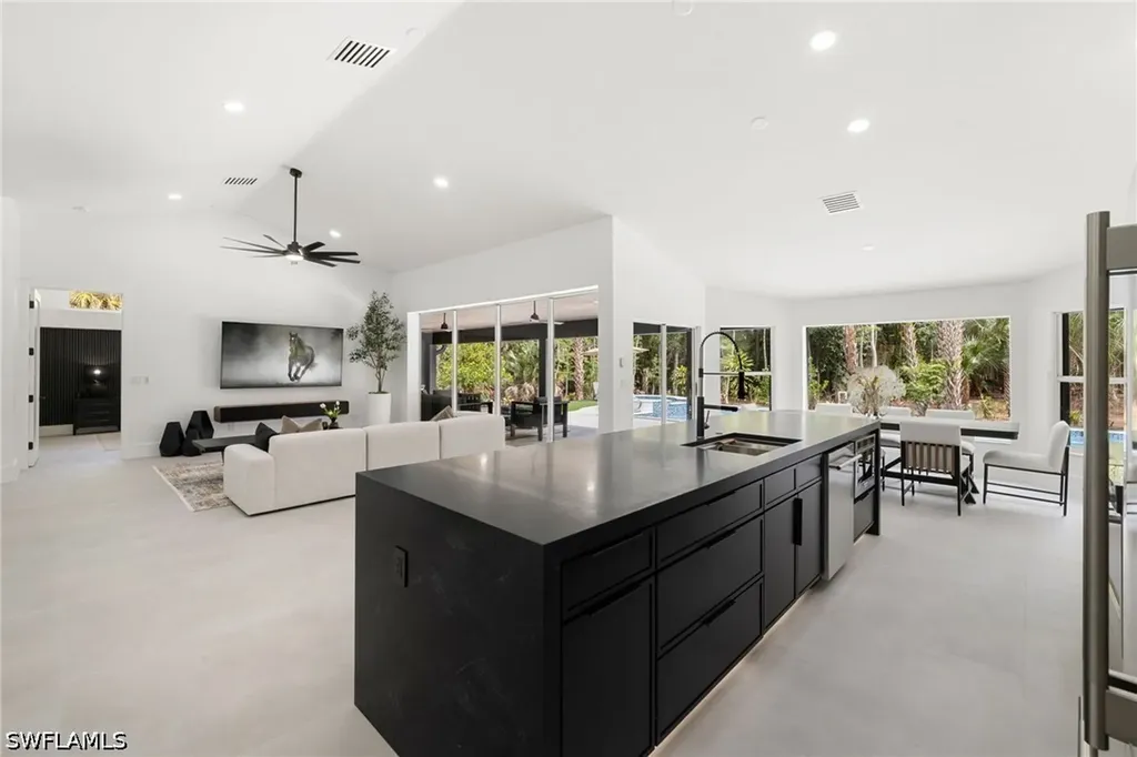 4521 3rd Avenue NW Naples FL 34119