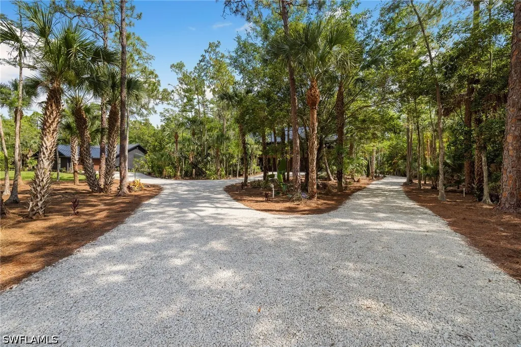 4521 3rd Avenue NW Naples FL 34119