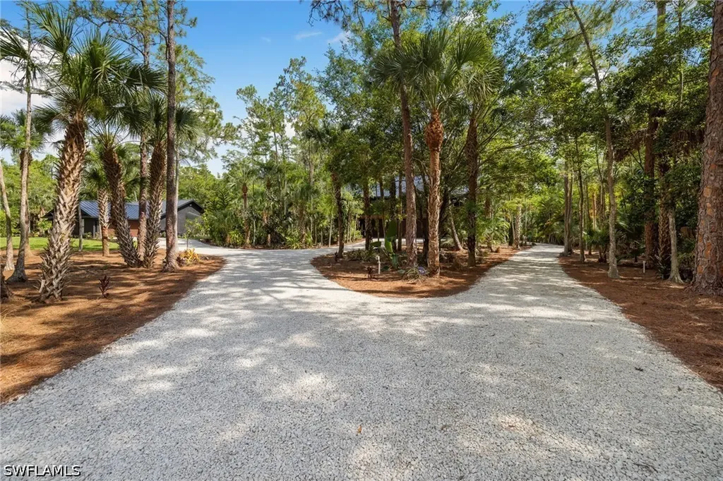4521 3rd Avenue NW Naples FL 34119