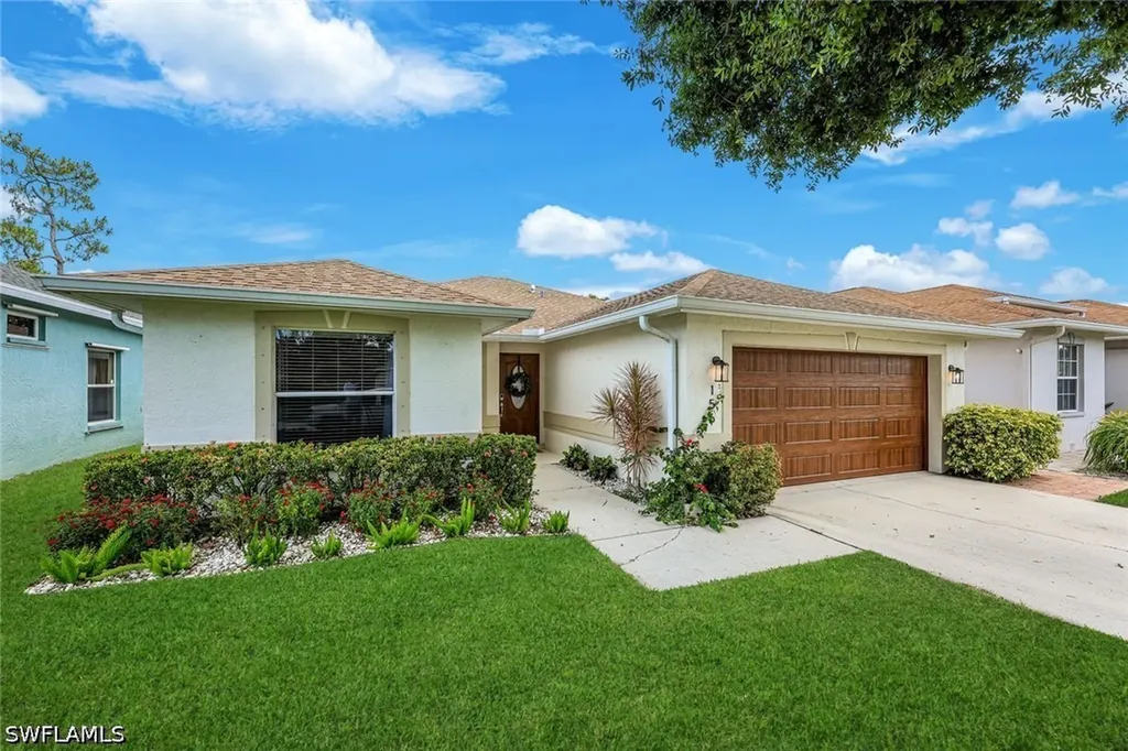 156 Stanhope Circle Naples FL 34104
