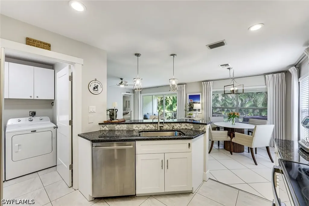 156 Stanhope Circle Naples FL 34104
