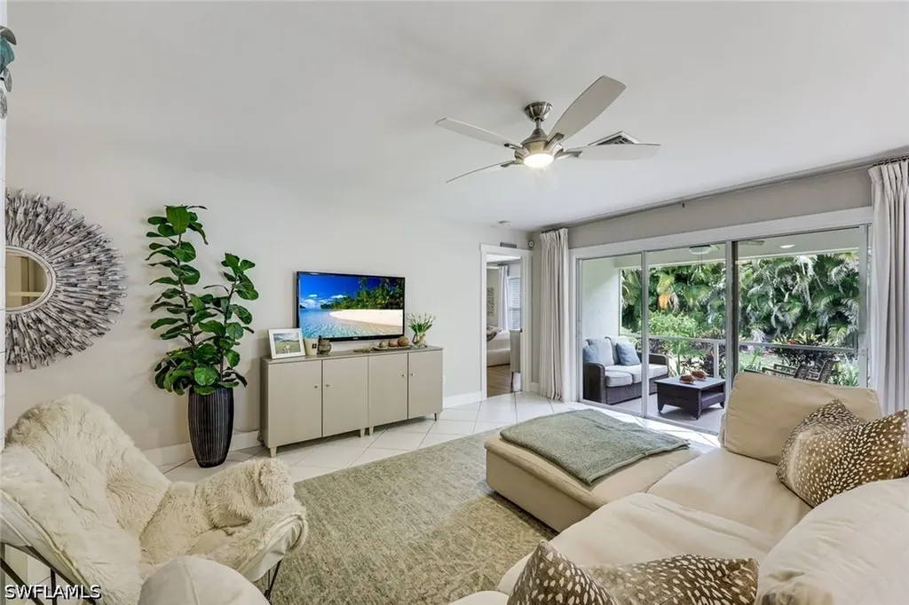 156 Stanhope Circle Naples FL 34104