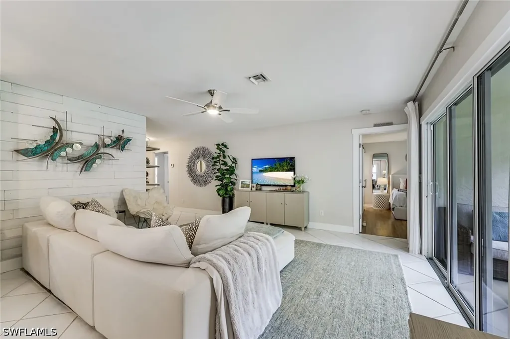 156 Stanhope Circle Naples FL 34104