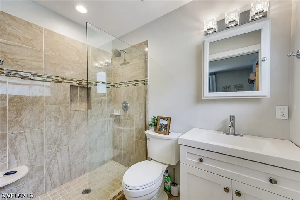 156 Stanhope Circle Naples FL 34104