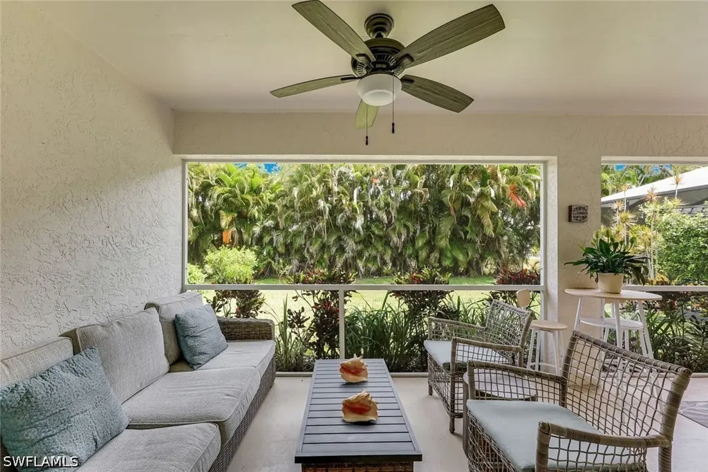 156 Stanhope Circle Naples FL 34104