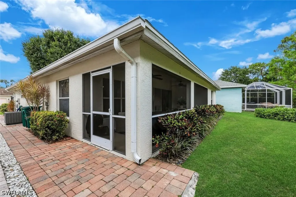 156 Stanhope Circle Naples FL 34104