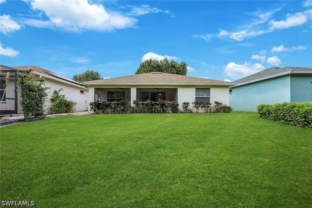 156 Stanhope Circle Naples FL 34104