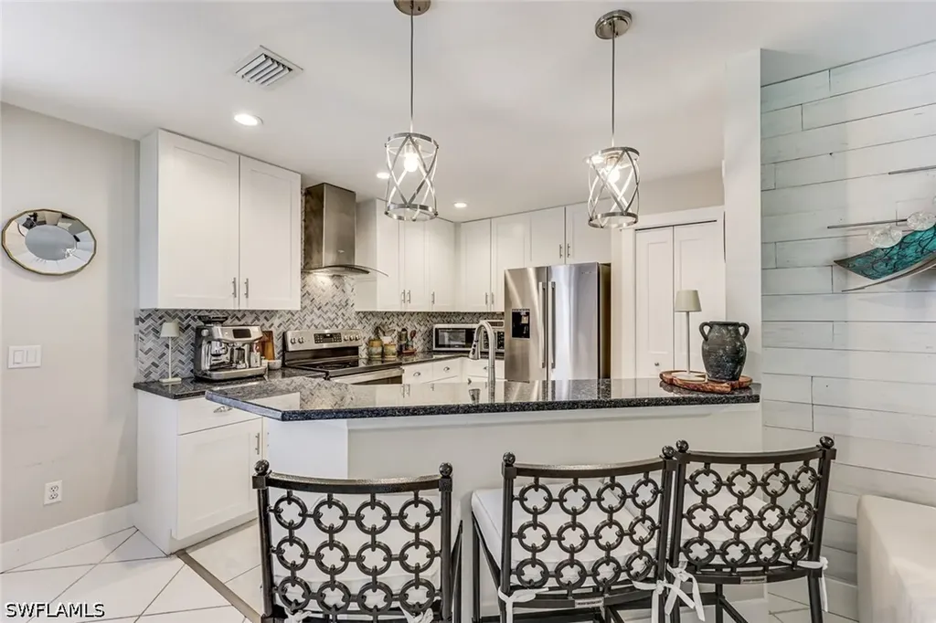 156 Stanhope Circle Naples FL 34104