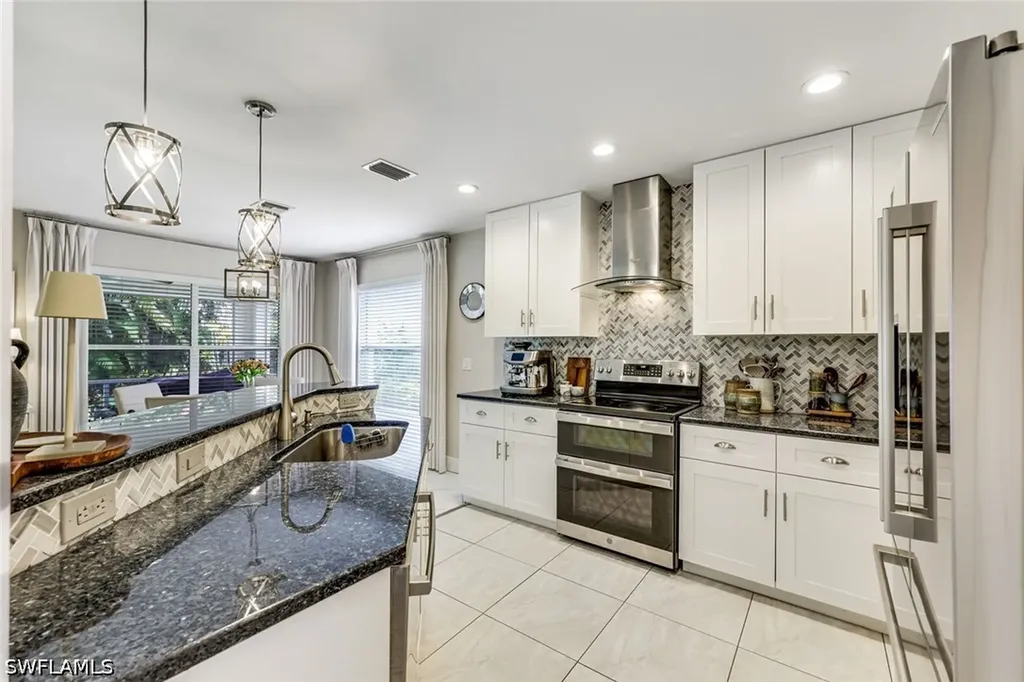 156 Stanhope Circle Naples FL 34104