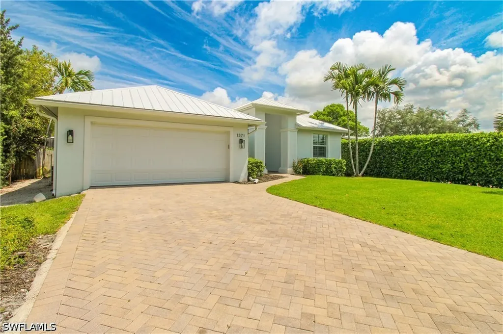 1371 Michigan Avenue Naples FL 34103