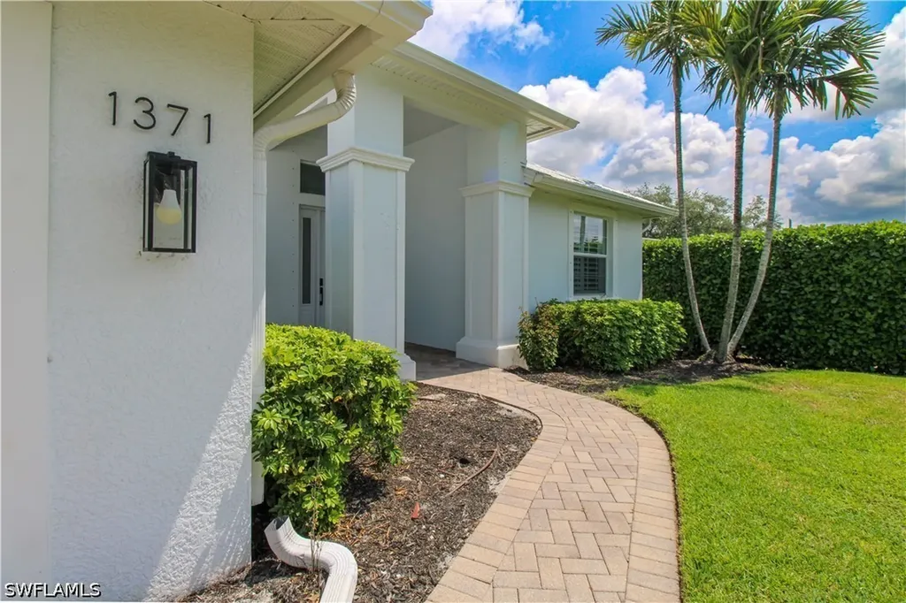 1371 Michigan Avenue Naples FL 34103