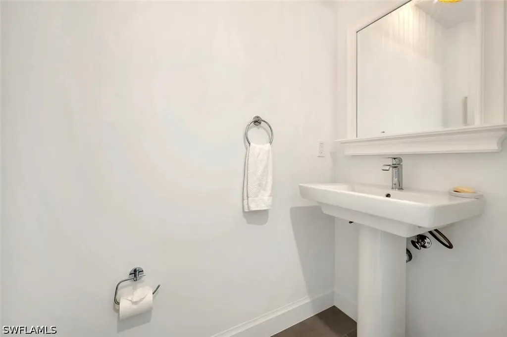 1125 Central Avenue Naples FL 34102