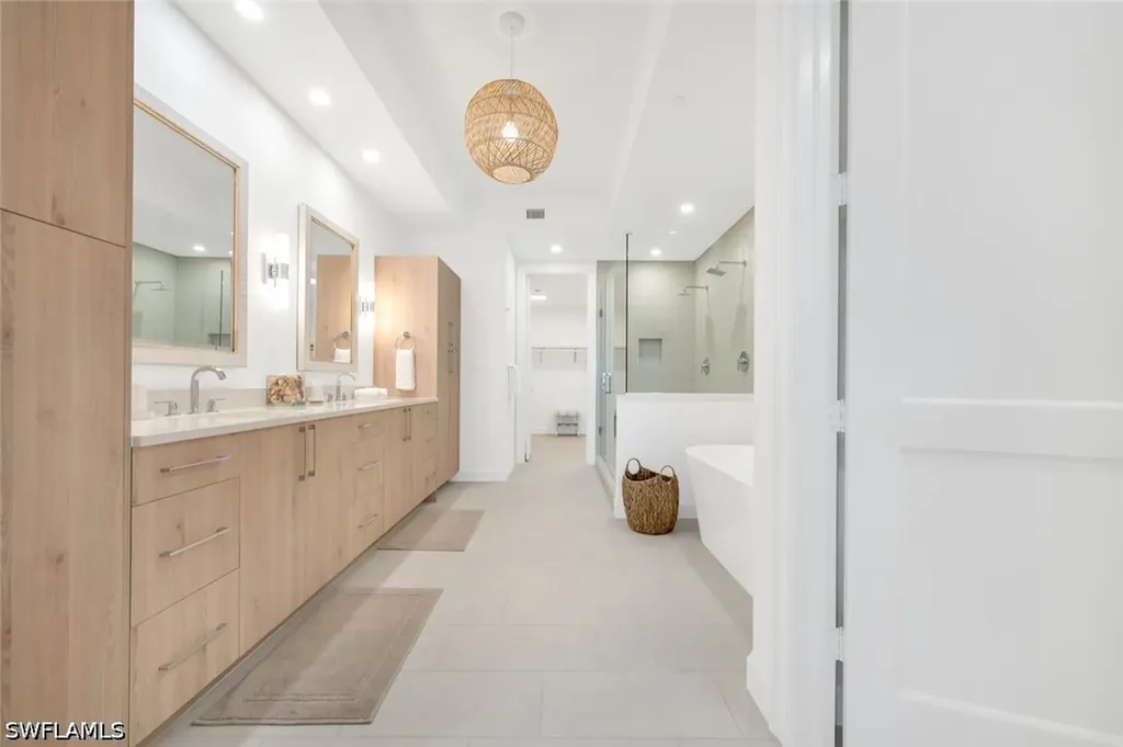 1125 Central Avenue Naples FL 34102