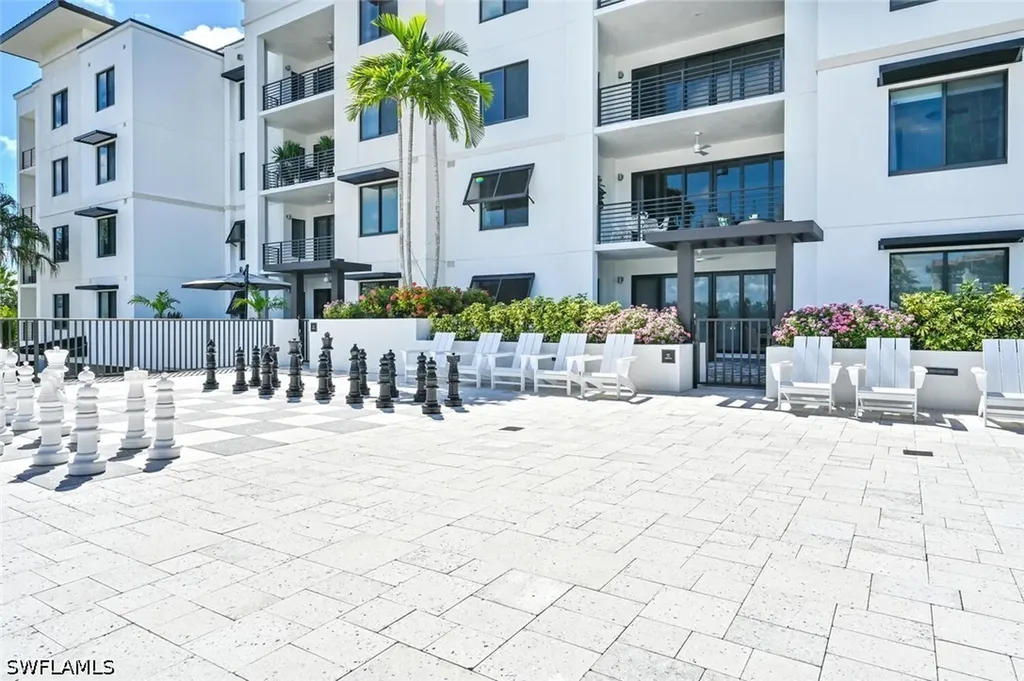 1125 Central Avenue Naples FL 34102