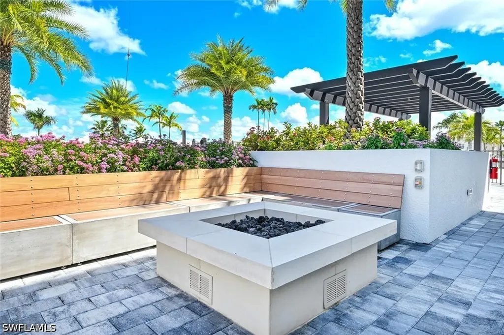1125 Central Avenue Naples FL 34102