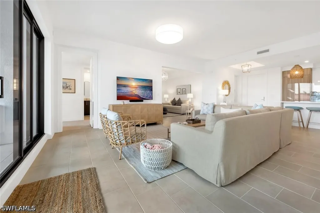 1125 Central Avenue Naples FL 34102