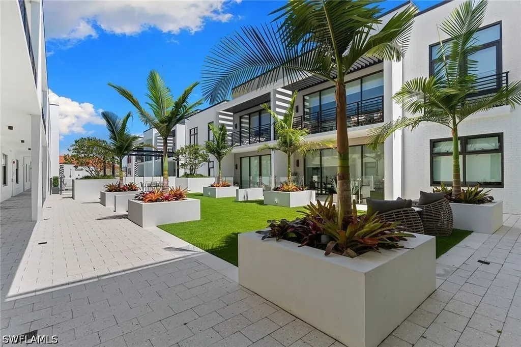 850 Central Avenue Naples FL 34102
