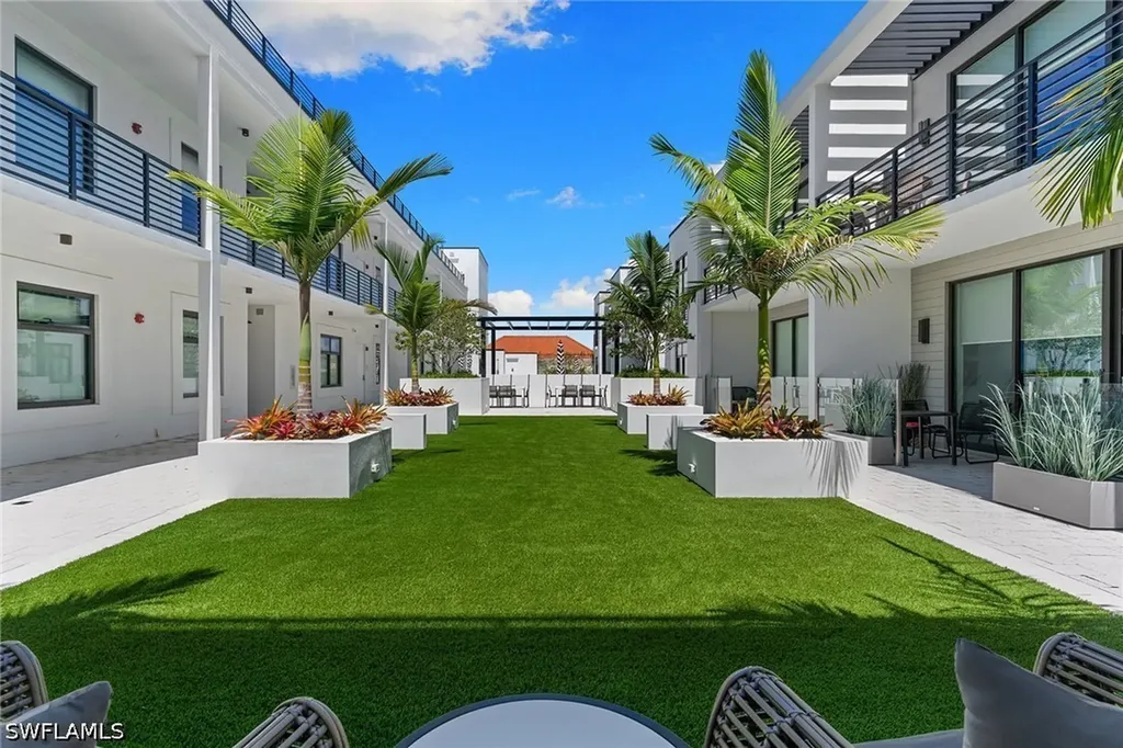 850 Central Avenue Naples FL 34102