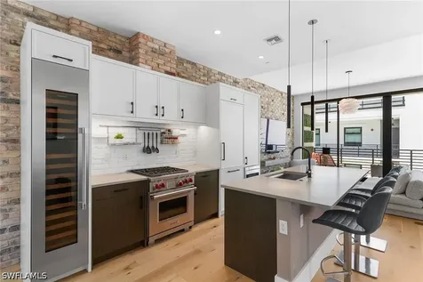 850 Central Avenue Naples FL 34102