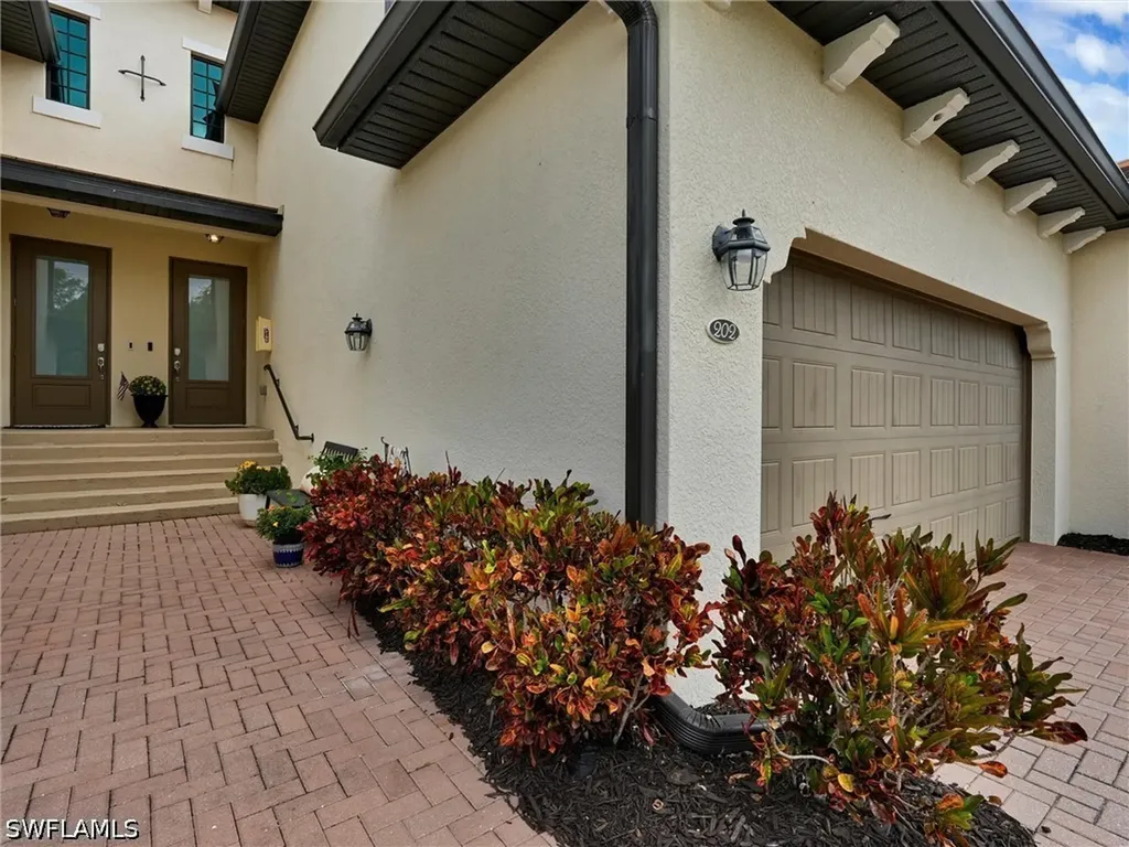 2359 Montserrat Lane Naples FL 34120