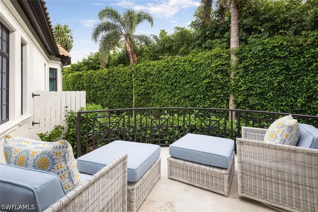 2595 Half Moon Walk Naples FL 34102