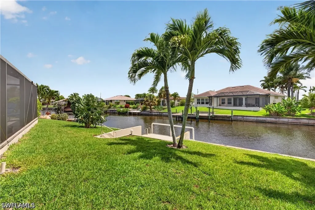 3813 SE 12th Place Cape Coral FL 33904