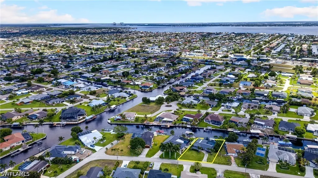 3813 SE 12th Place Cape Coral FL 33904
